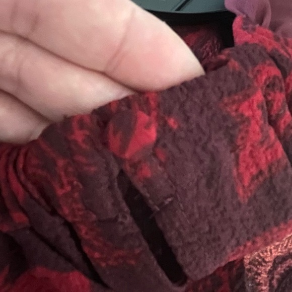 VINCE CAMUTO “Desert Summer” Paisley Print Halter Blouse in Cranberry Size Small - Picture 10 of 12